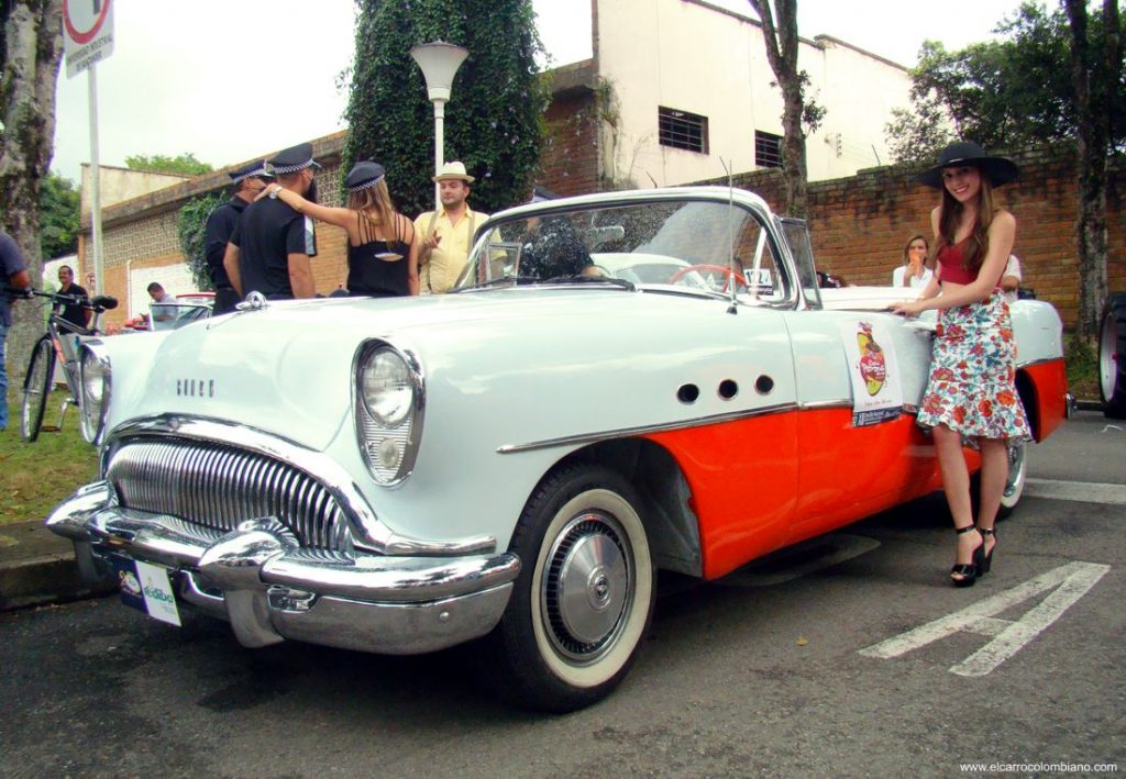 XII Desfile Nacional de Autos Clásicos y Antiguos de Bucaramanga - 2016